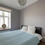 Elegant Stay In Quiet Center