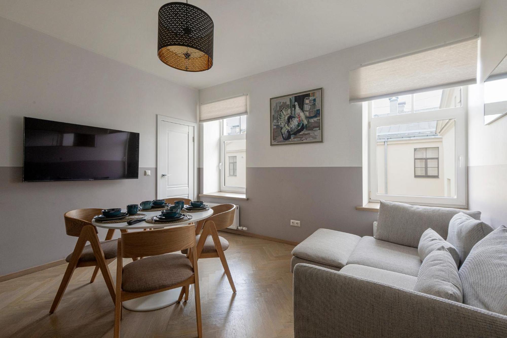 Elegant In Quiet Center Appartement *